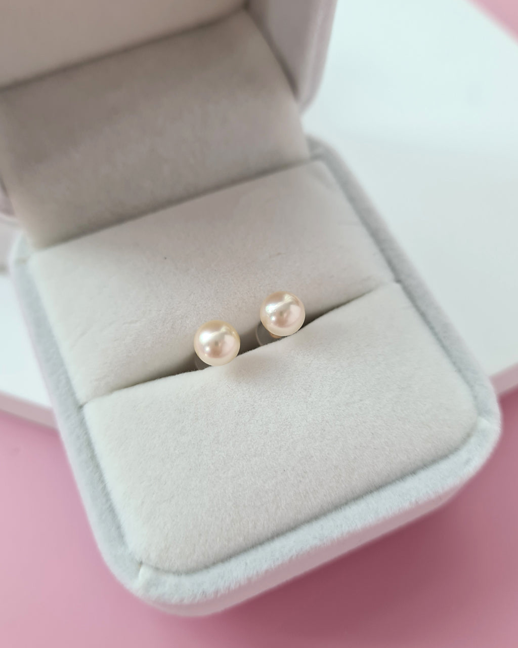 5.5mm Natural Queen Gold Akoya Pearl 18K Gold Stud Earrings