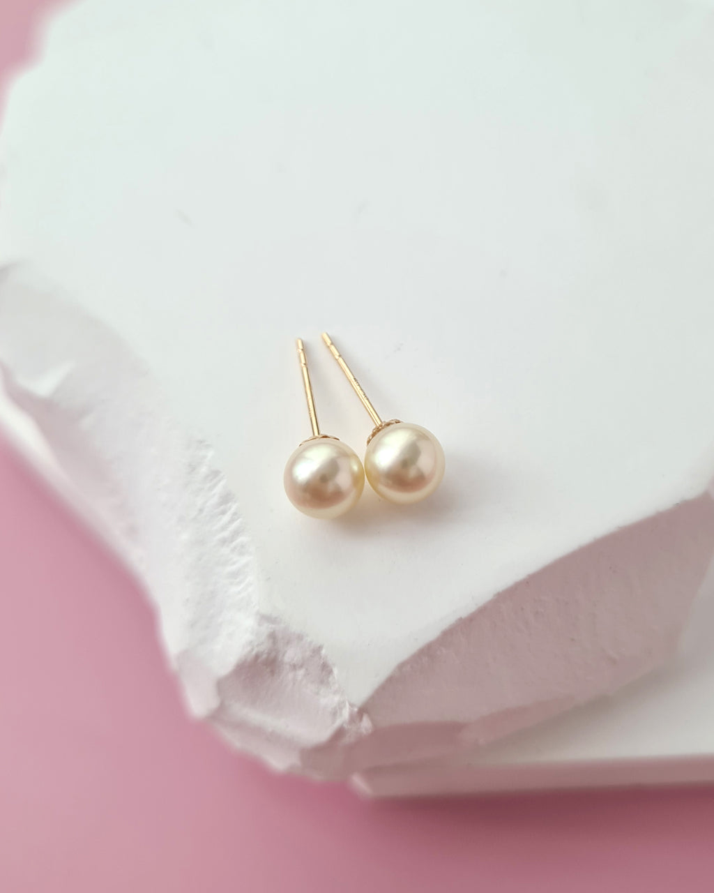 5.5mm Natural Queen Gold Akoya Pearl 18K Gold Stud Earrings