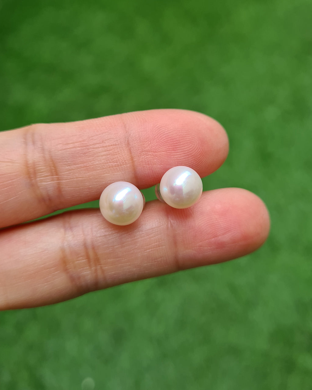 White Akoya Pearl 18K Gold Stud Earrings - 7.5mm to 8mm TEN-NYO