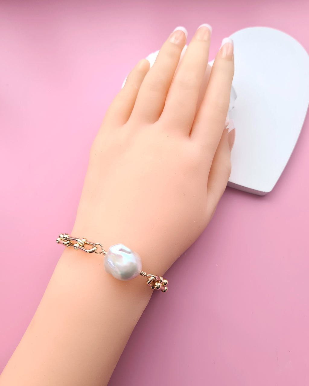 Baroque Pearl Bracelet with Gold Horseshoe Link Chain Pearl Jewelry in Singapore