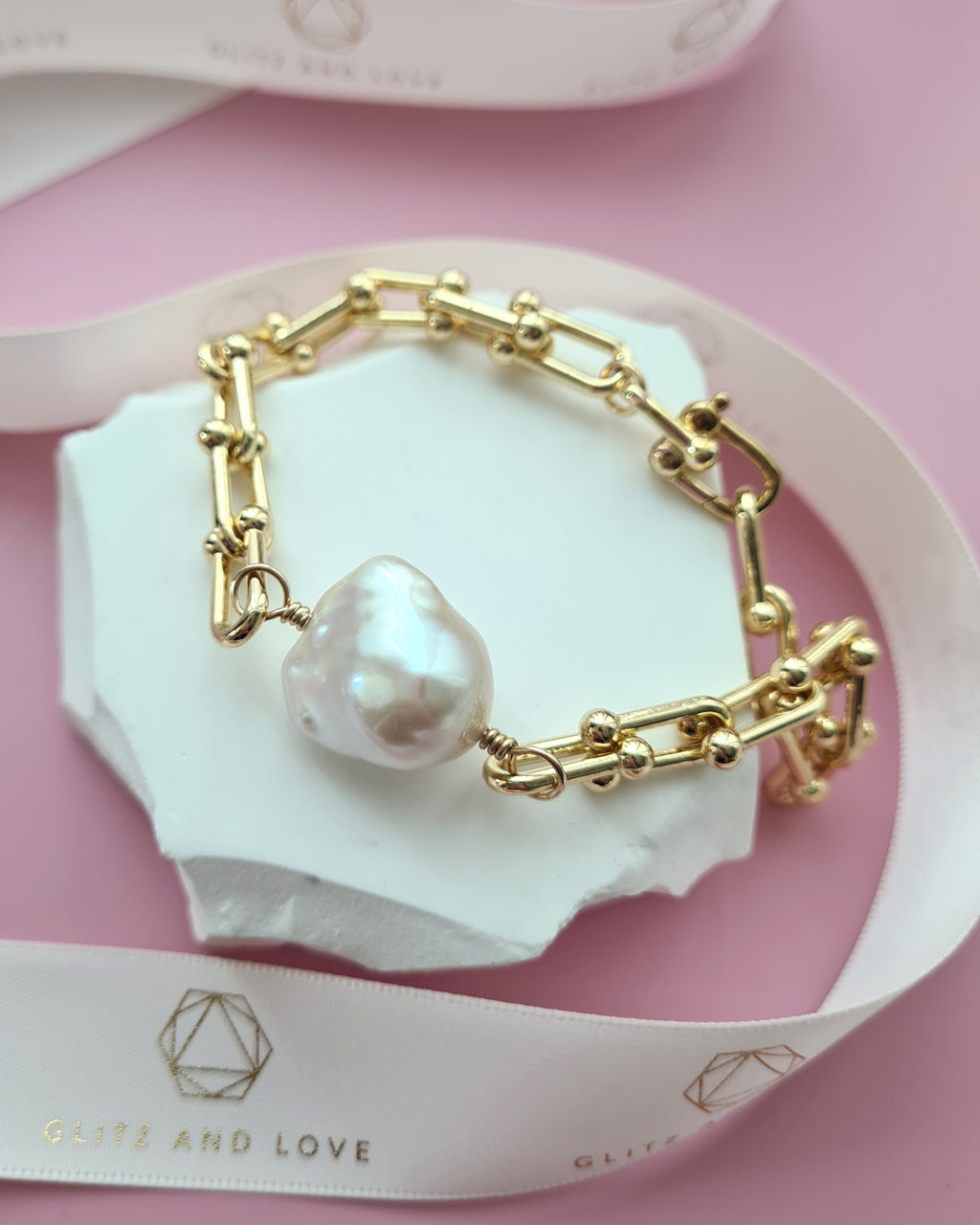 Baroque Pearl Bracelet with Gold Horseshoe Link Chain Pearl Jewelry in Singapore