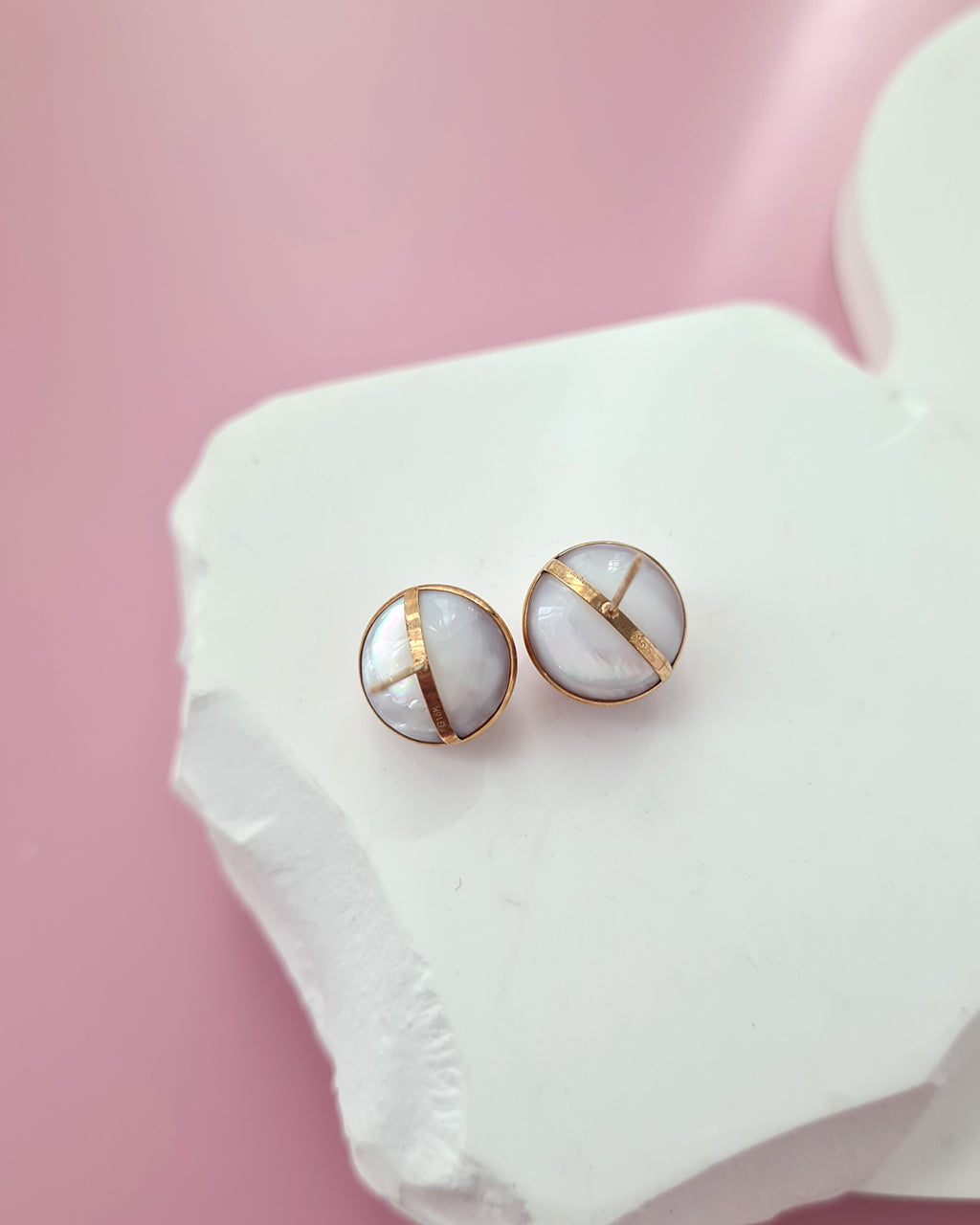 Freshwater Purple Mabe Pearl Stud Earrings - 18k Gold