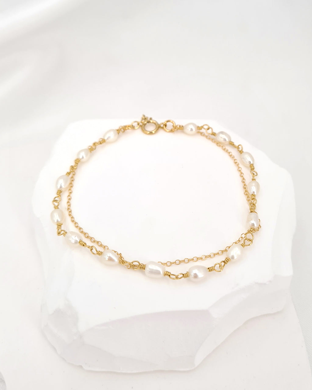 Tiny Pearl Bracelet, White Freshwater Pearl 14k gold filled bracelet, Wedding jewelry for brides and bridesmaids