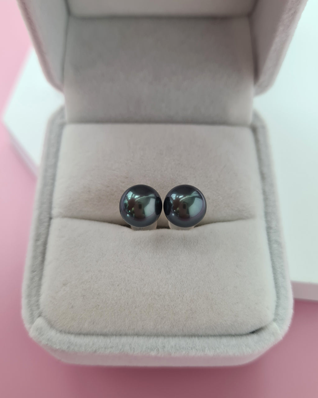 Tahitian Pearl 18K Gold Stud Earrings - 8mm+