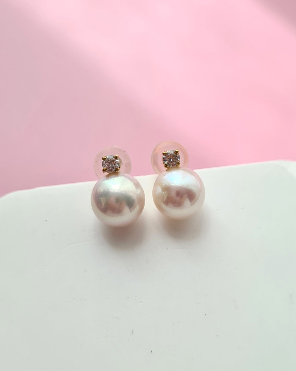 White Akoya Pearl 18k Stud Earrings with Pink Sheen 7.5mm