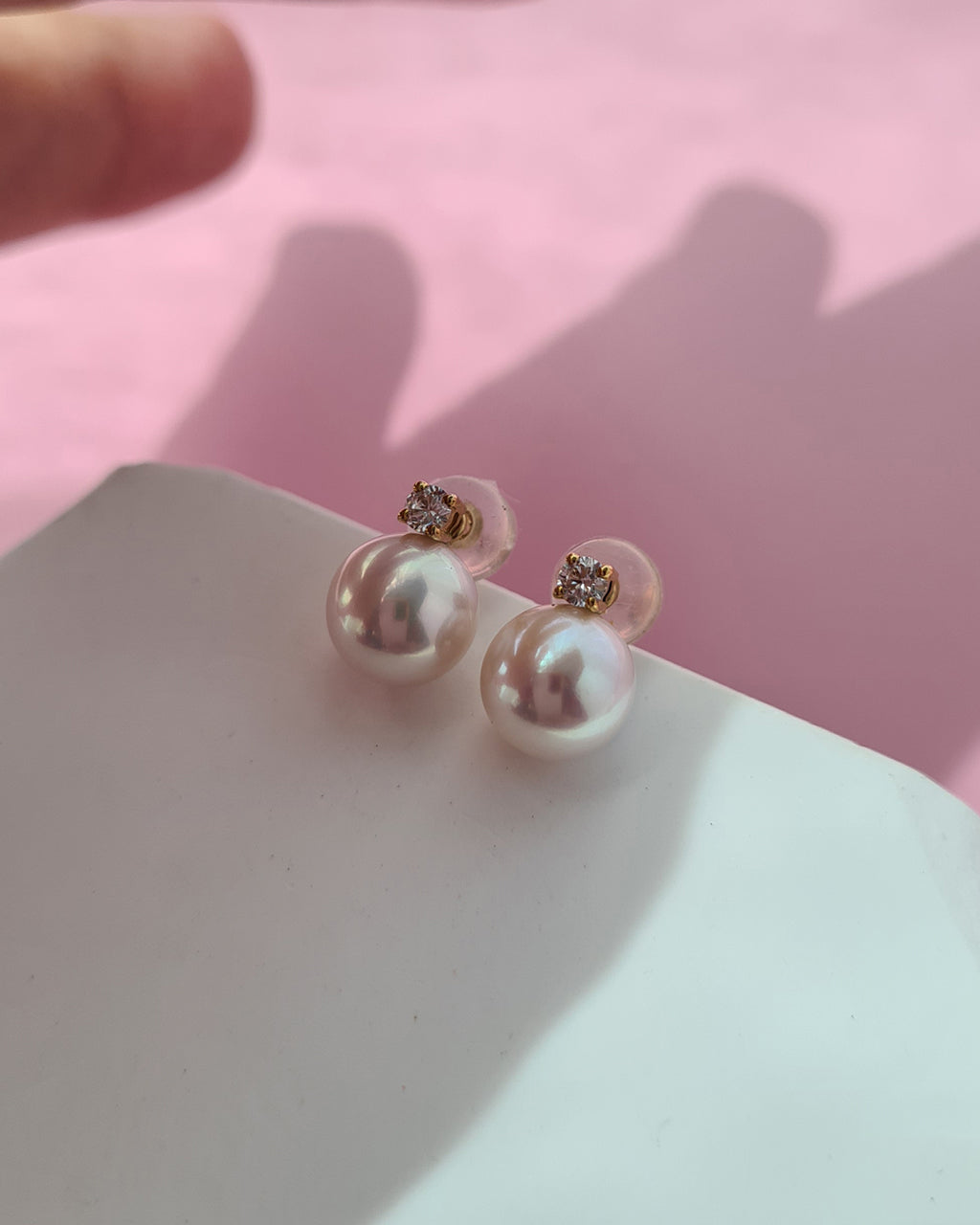 White Akoya Pearl 18k Stud Earrings with Pink Sheen 7.5mm