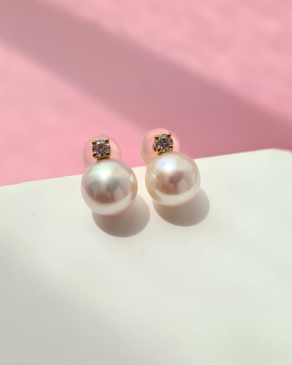 White Akoya Pearl 18k Stud Earrings with Pink Sheen 7.5mm