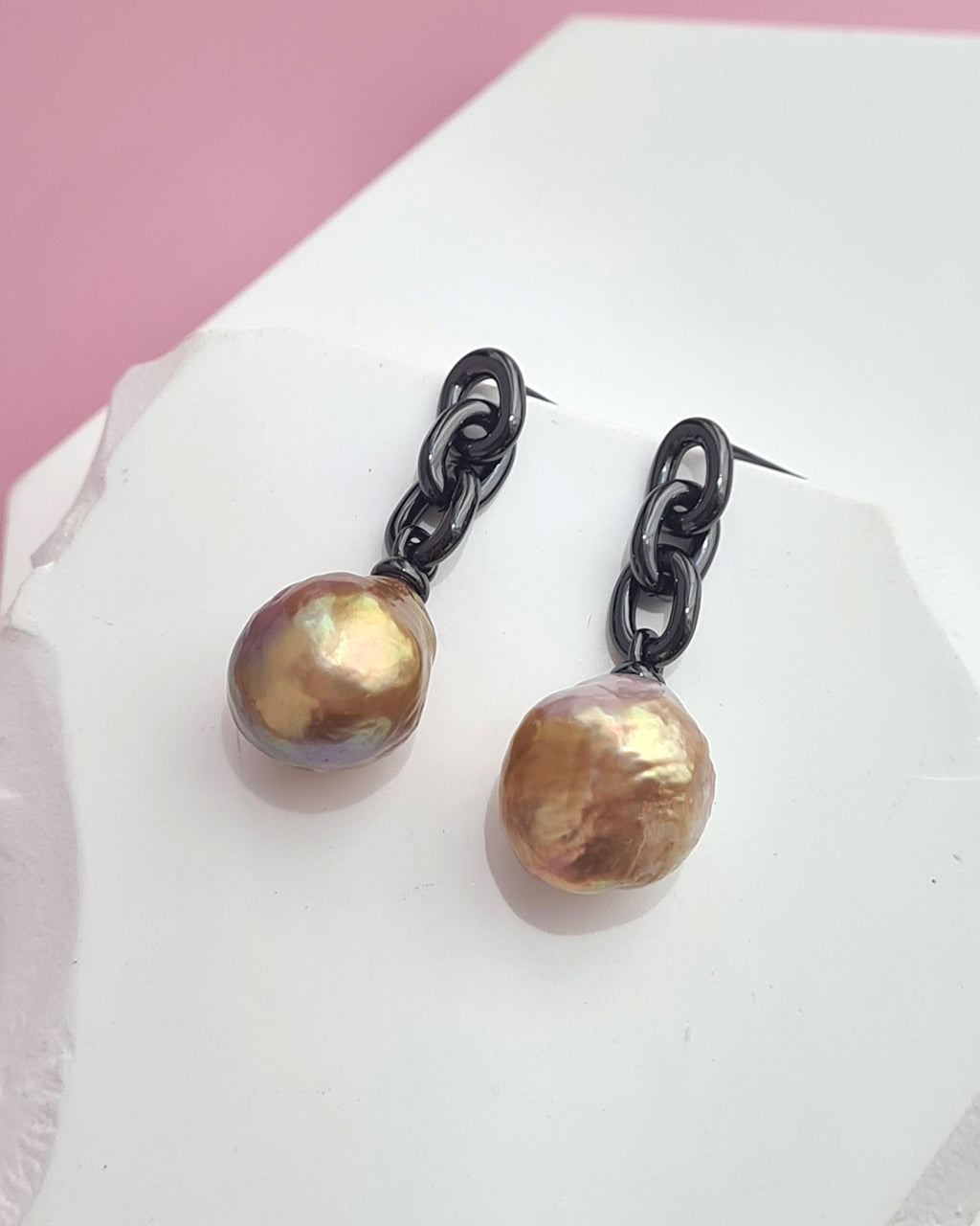 Wrinkled Pearl Earrings - Metallic Green, Black Chain Earrings, Modern Pearl Jewelry for Busy Women