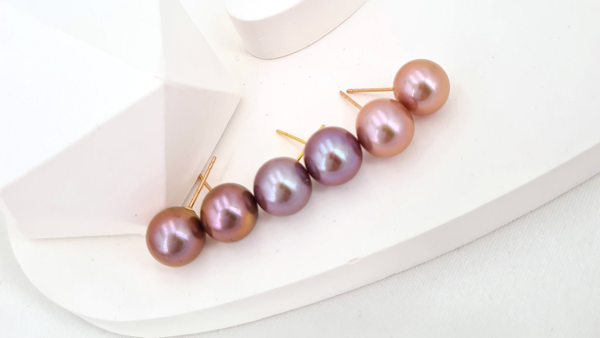 Edison Pearl 18k Gold Stud Earrings