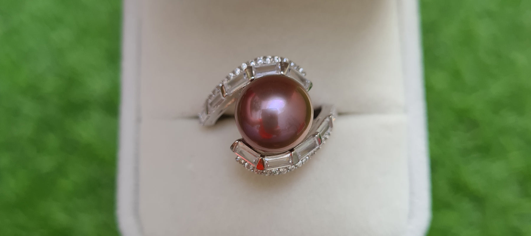 Exquisite Elegance: The Edison Pearl Ring