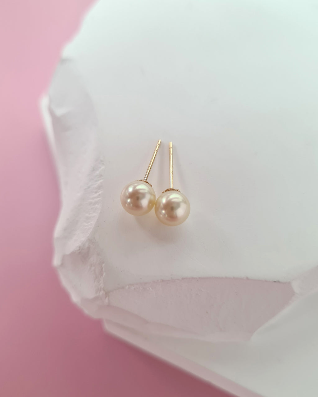 5.5mm Natural Queen Gold Akoya Pearl 18K Gold Stud Earrings