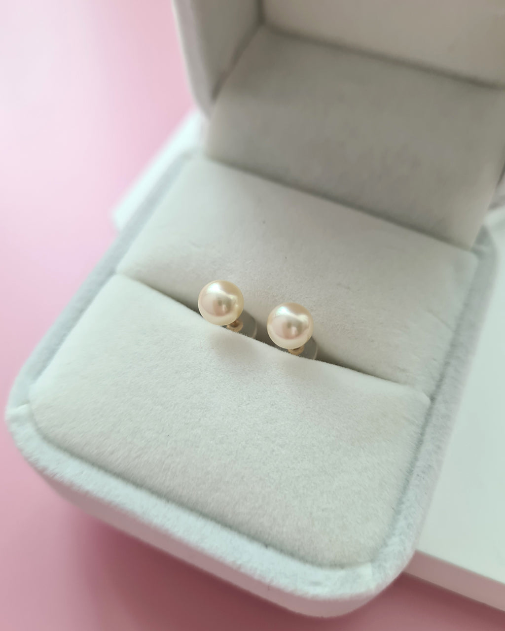 5.5mm Natural Queen Gold Akoya Pearl 18K Gold Stud Earrings