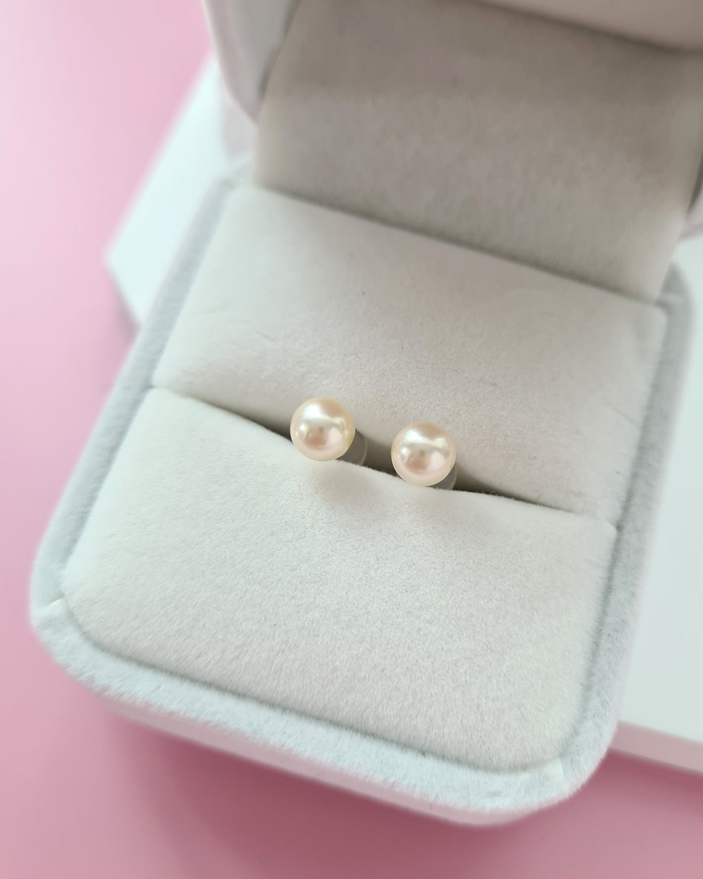 5.5mm Natural Queen Gold Akoya Pearl 18K Gold Stud Earrings