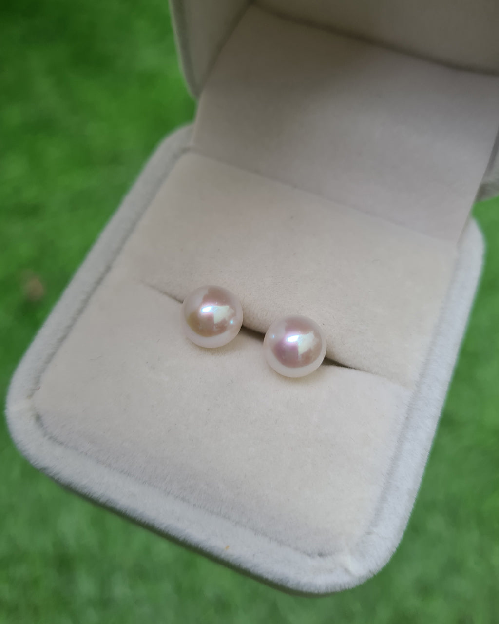 White Akoya Pearl 18K Gold Stud Earrings - 7.5mm to 8mm TEN-NYO