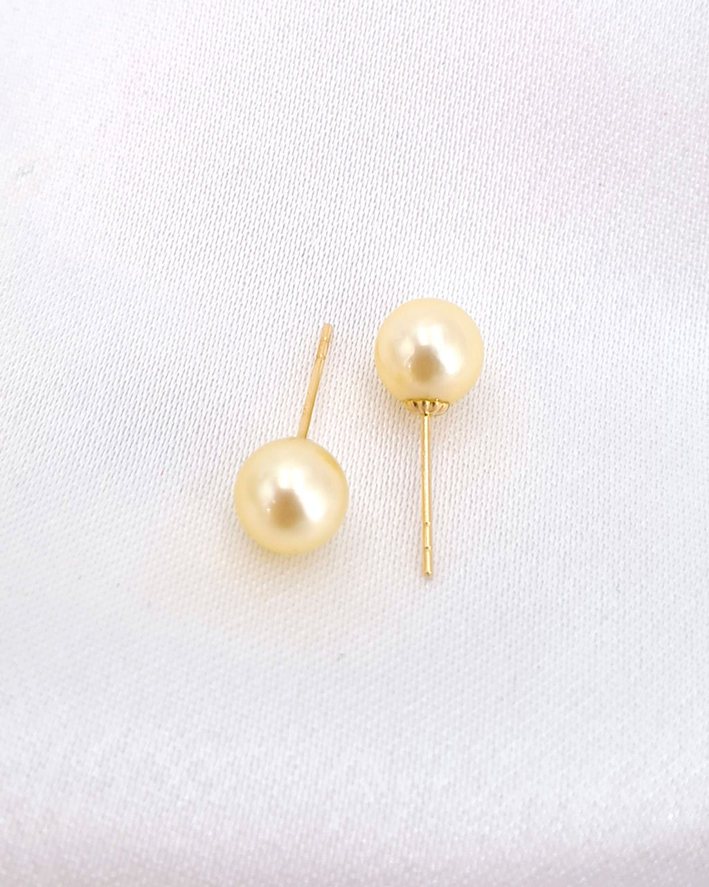 Akoya Queen Gold 18K Gold Stud Earrings | Sea Pearl Minimalistic Jewelry