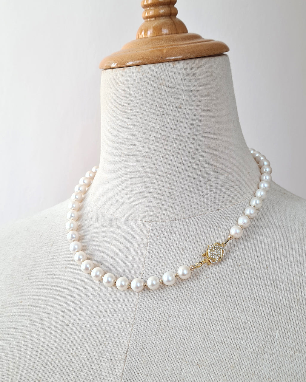 Pearl necklace with flower clasp clearance