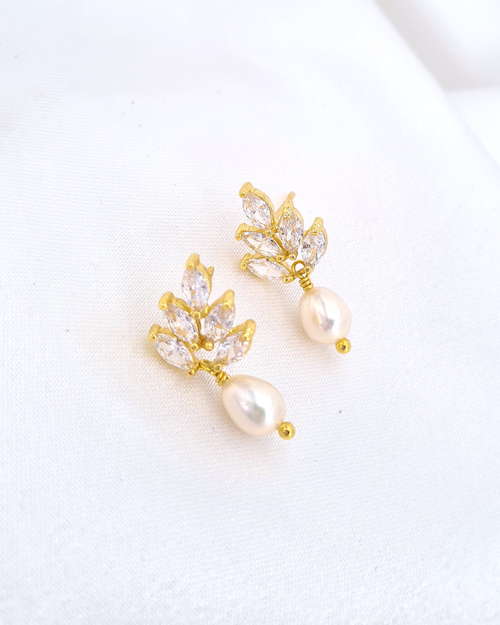 Discover 125+ gold earrings designs under 5000