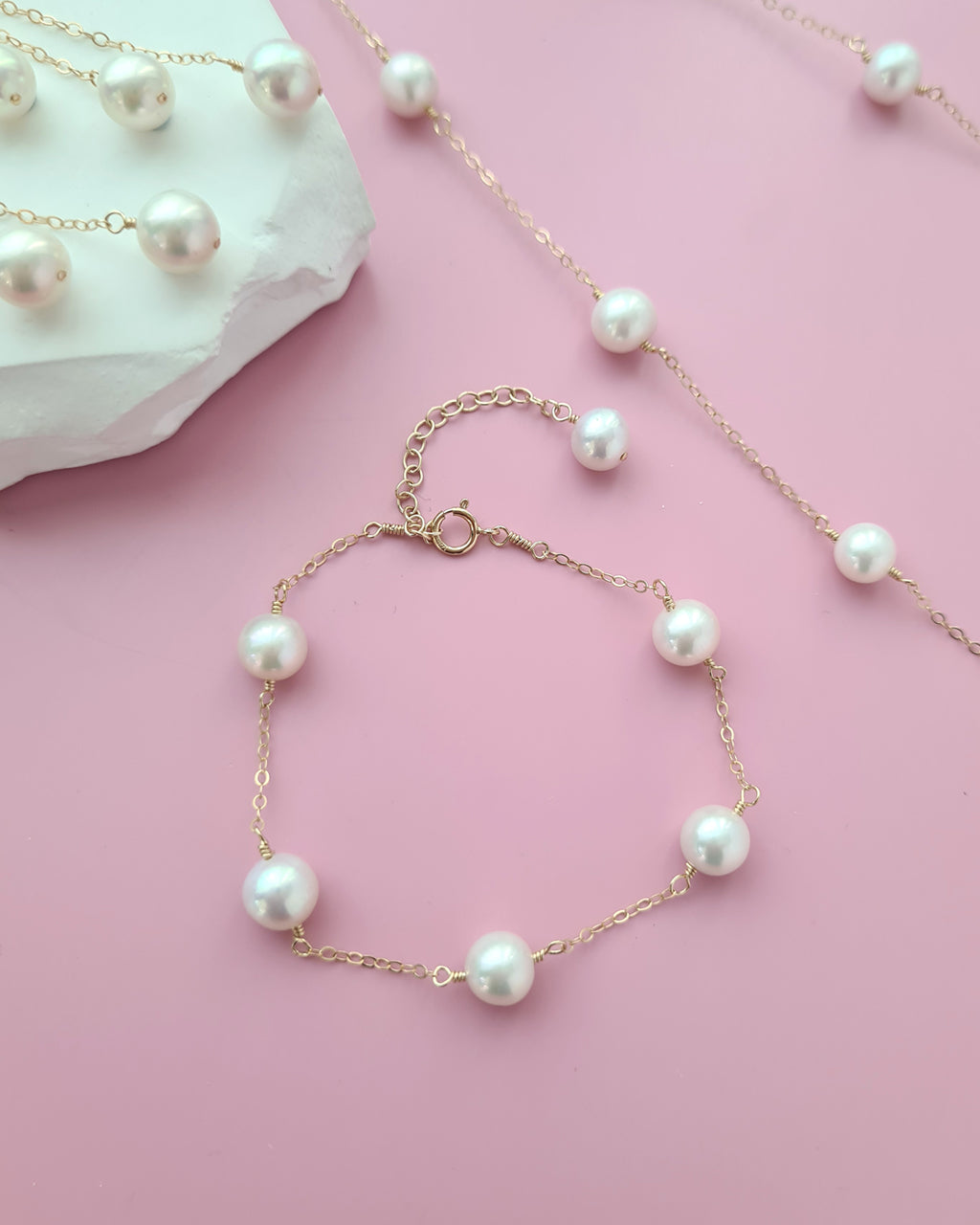 White Freshwater Pearl Floating Pearl Bracelet