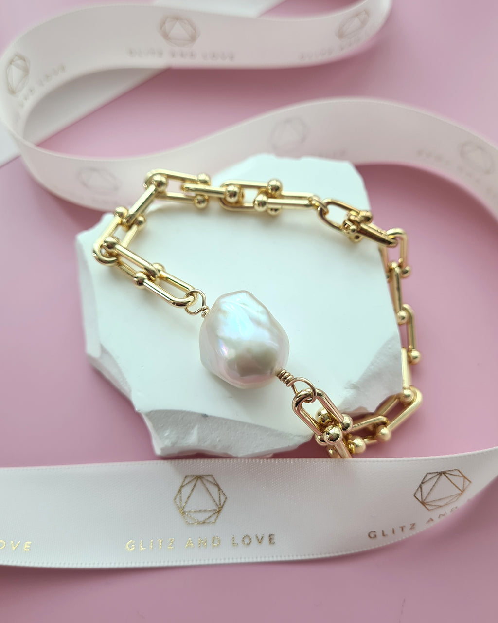 Baroque Pearl Bracelet with Gold Horseshoe Link Chain Pearl Jewelry in Singapore