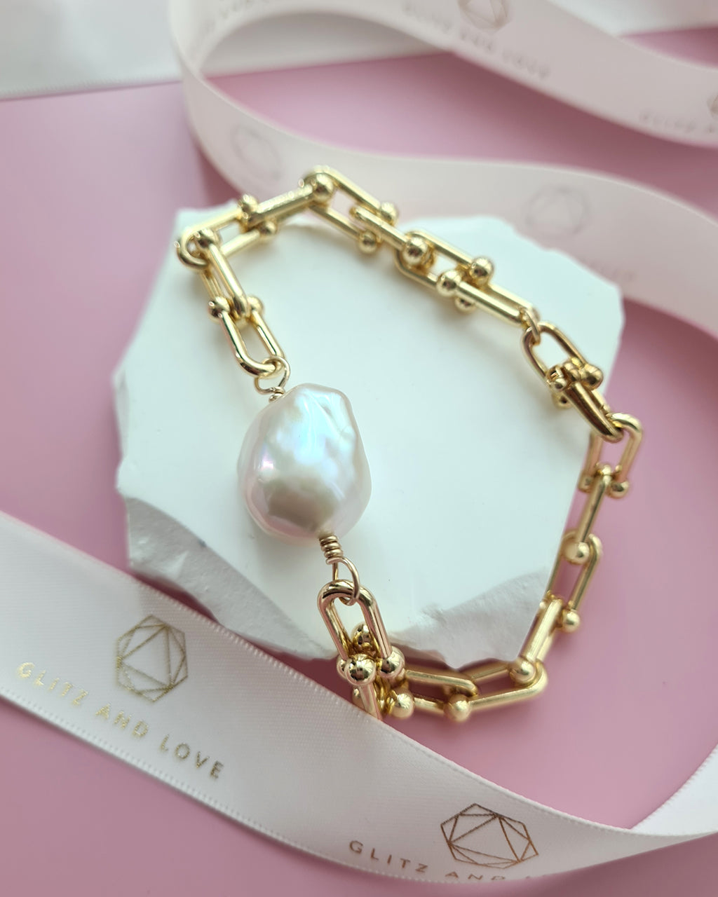 Baroque Pearl Bracelet with Gold Horseshoe Link Chain Pearl Jewelry in Singapore
