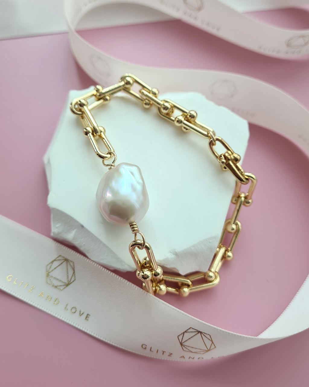 Baroque Pearl Bracelet with Gold Horseshoe Link Chain Pearl Jewelry in Singapore
