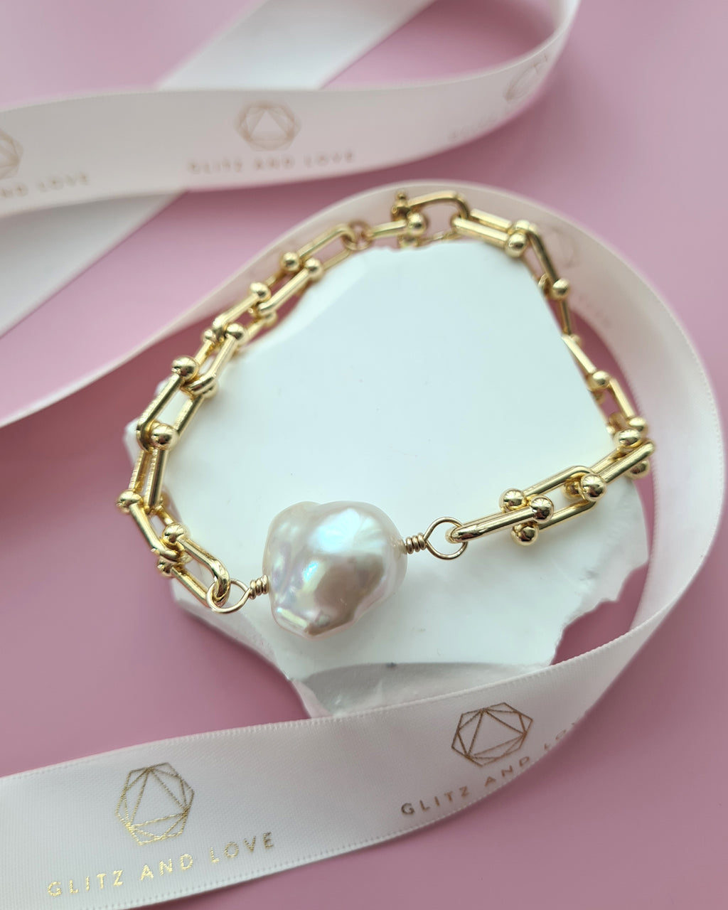 Baroque Pearl Bracelet with Gold Horseshoe Link Chain Pearl Jewelry in Singapore