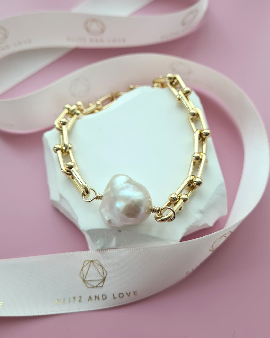 Baroque Pearl Bracelet with Gold Horseshoe Link Chain Pearl Jewelry in Singapore