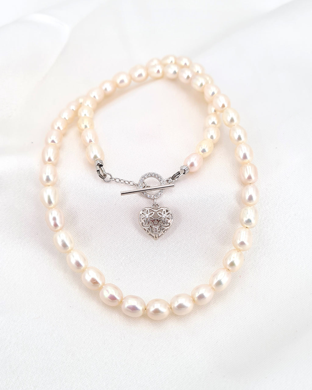 Pearl necklace with heart clasp online
