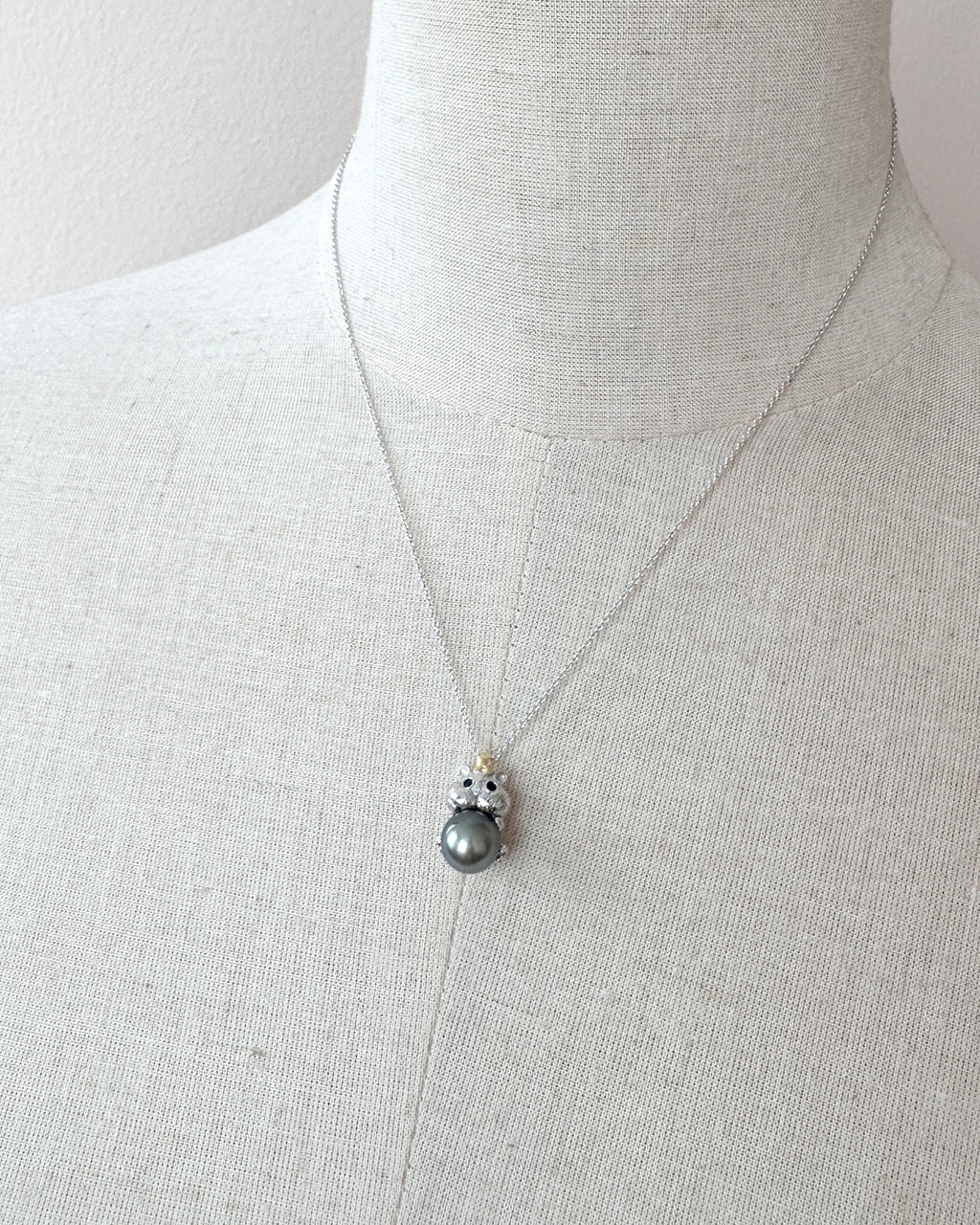 Akoya Pearl and Tahitian Pearl Cute Hamster Necklace | Modern Chic Sea Pearl Jewelry | Singapore