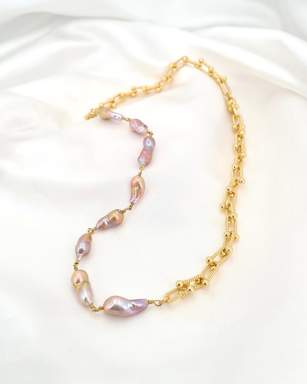 Horseshoe Link Chain Chunky Necklace with Metallic Purple Teardrop Baroque Pearls