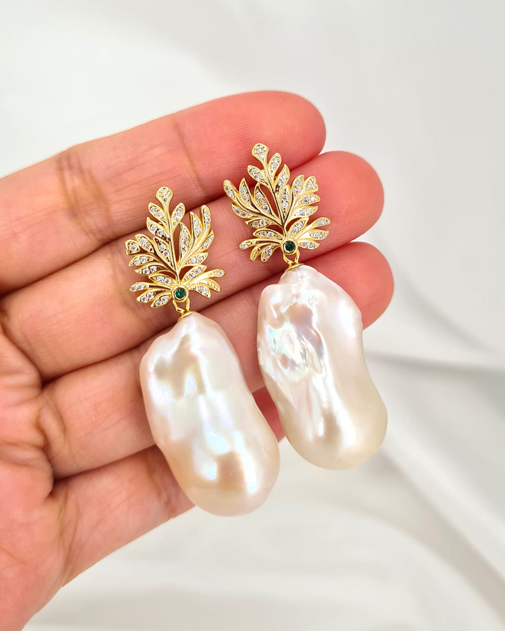 Pearl Earrings : JTU555