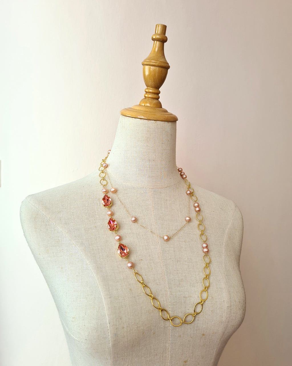 Long chain with pearls hot sale