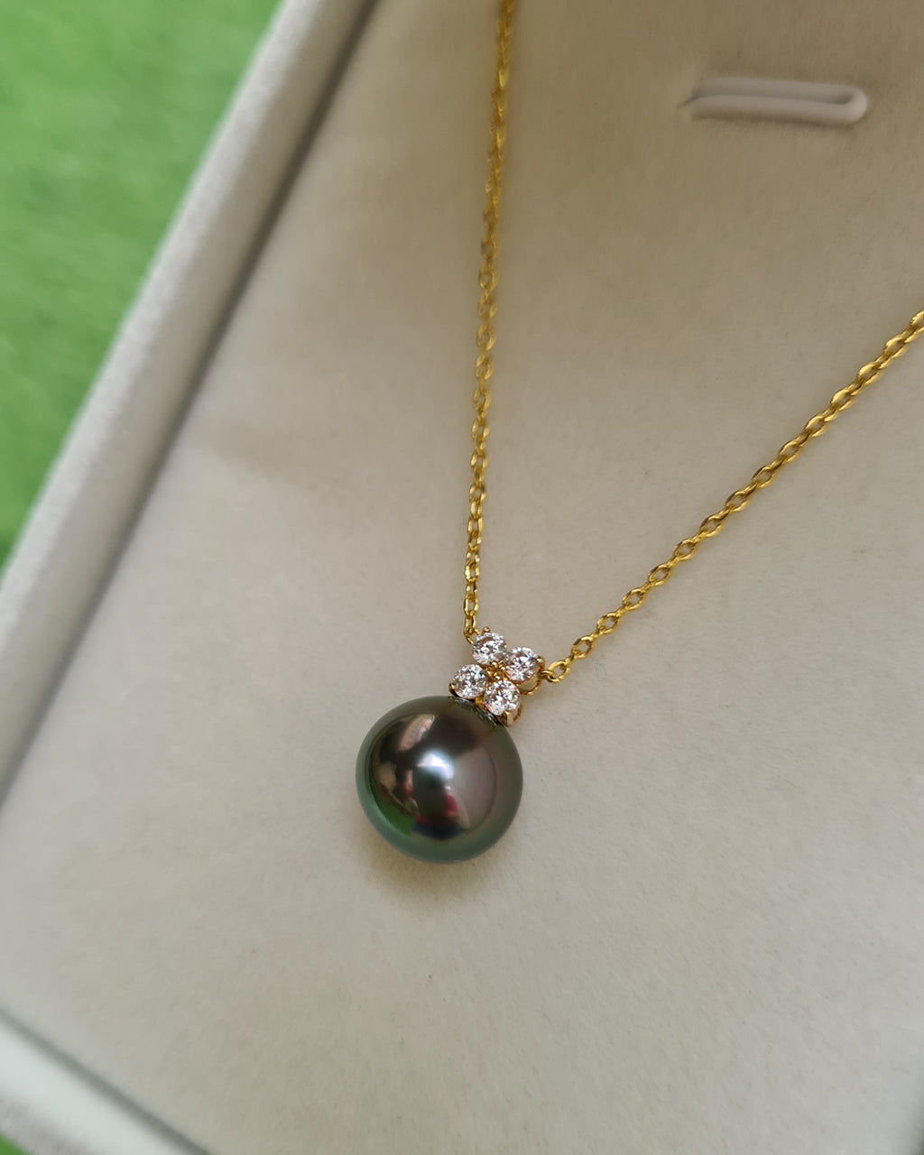Peacock Green Tahitian Pearl Pendant Necklace - 18k Gold Pearl Pendant