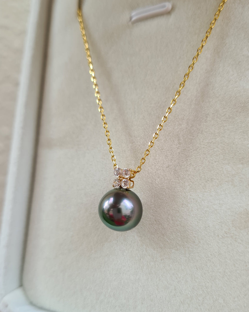 Peacock Green Tahitian Pearl Pendant Necklace - 18k Gold Pearl Pendant