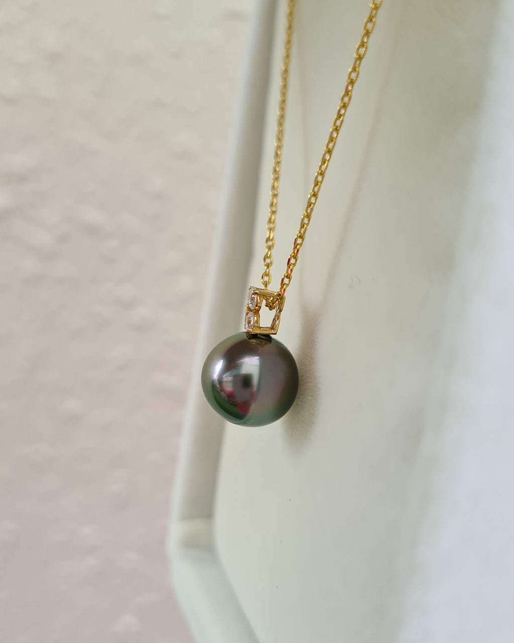 Peacock Green Tahitian Pearl Pendant Necklace - 18k Gold Pearl Pendant