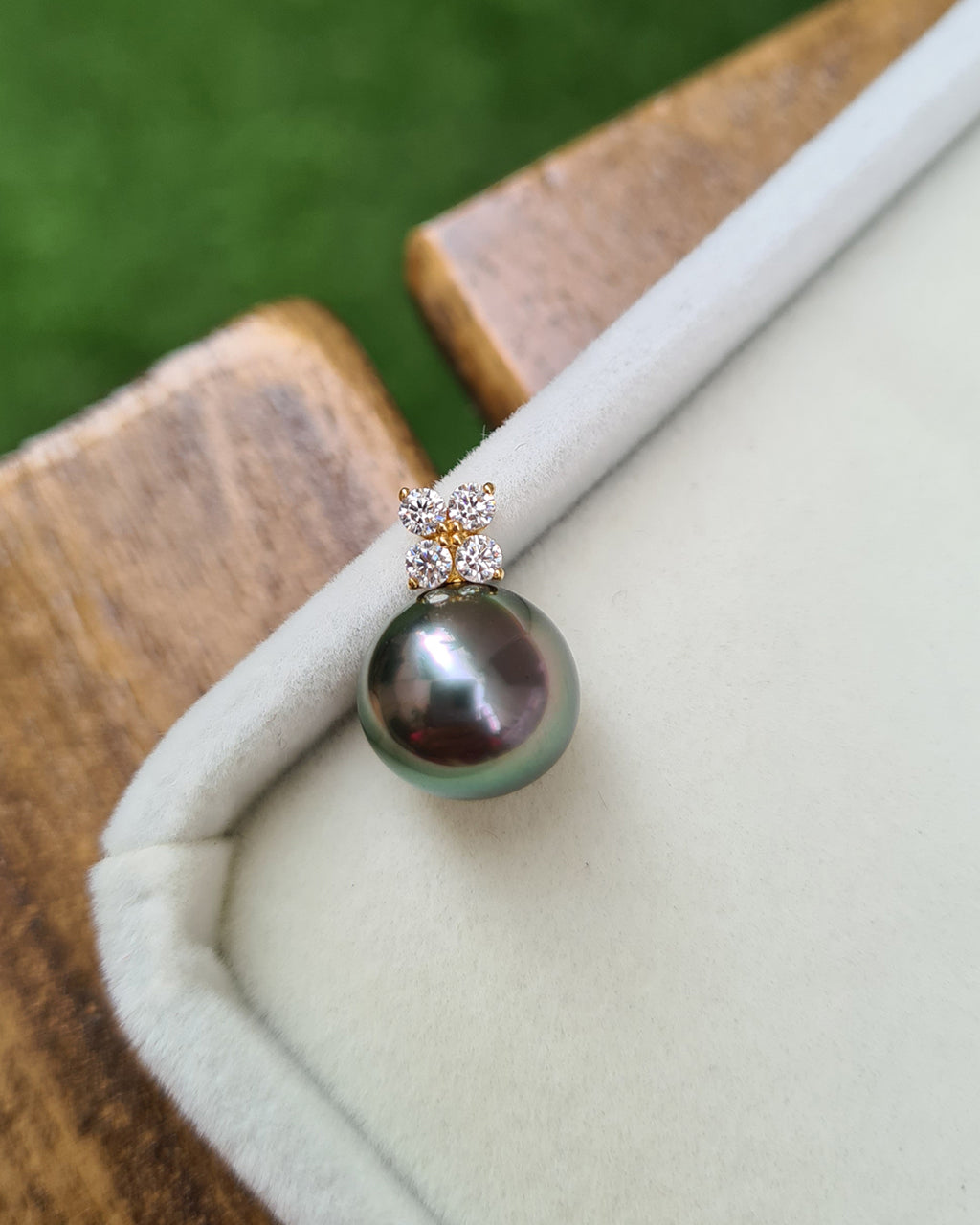 Peacock Green Tahitian Pearl Pendant Necklace - 18k Gold Pearl Pendant