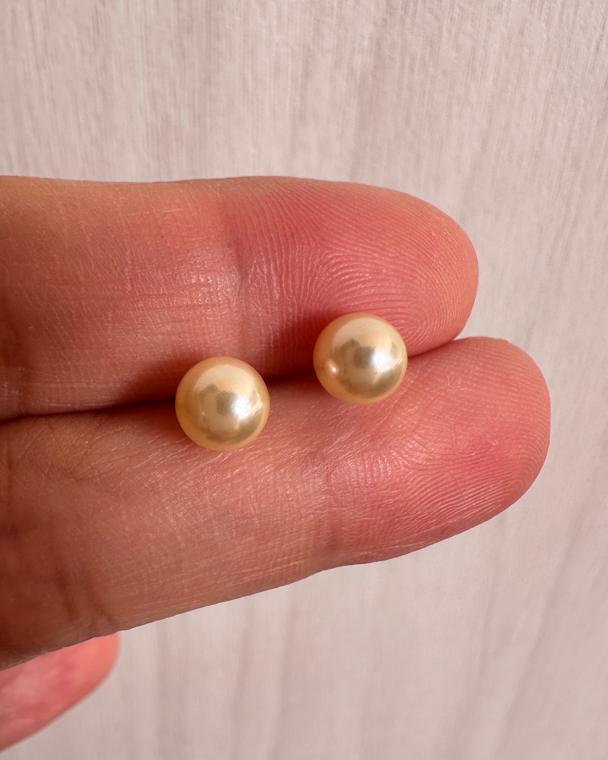 Queen Gold Akoya Sea Pearls 18K Gold Stud Earrings - 5.5mm to 6mm