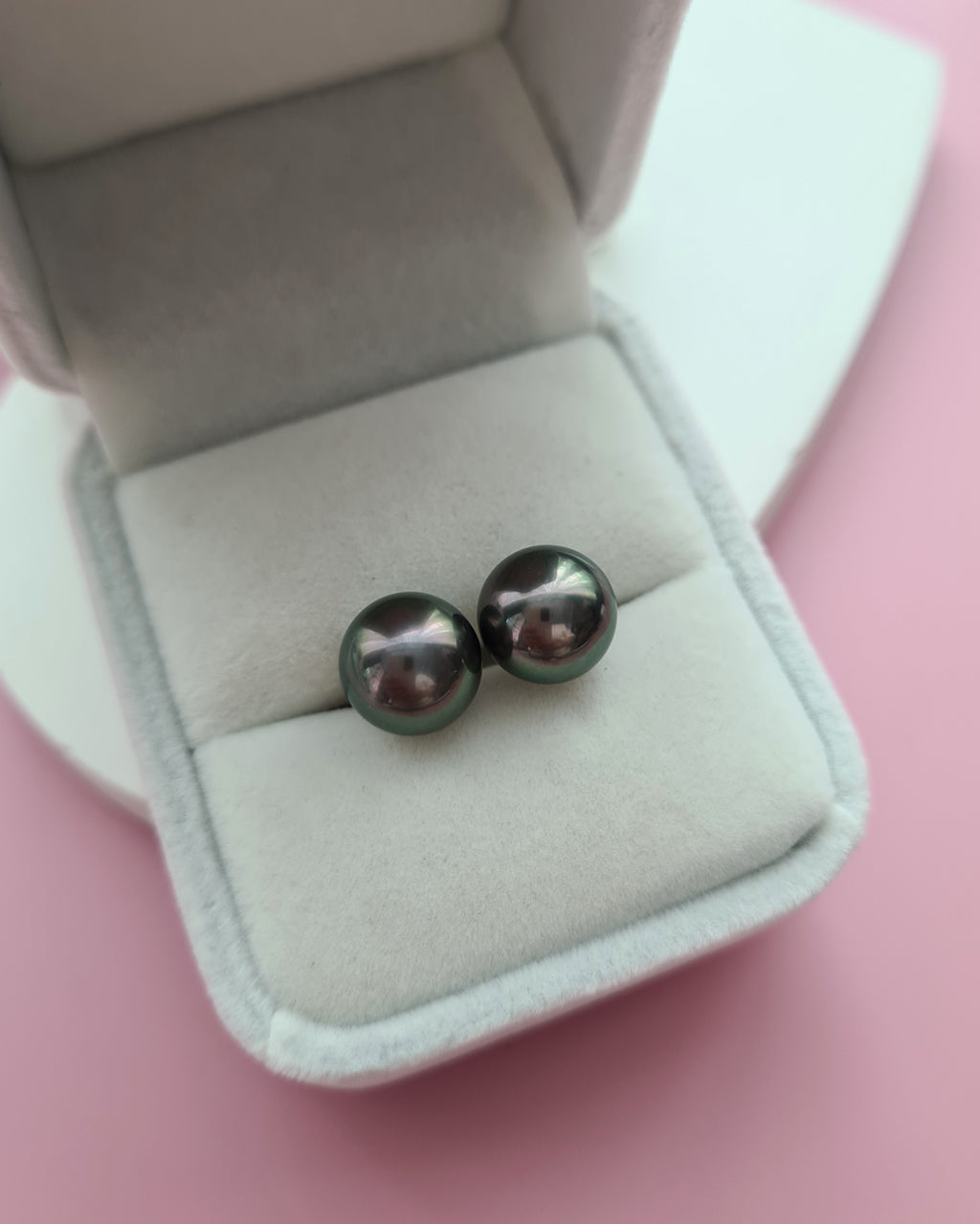 Tahitian Pearl 18K Gold Stud Earrings - 10mm, Green with Pink Sheen