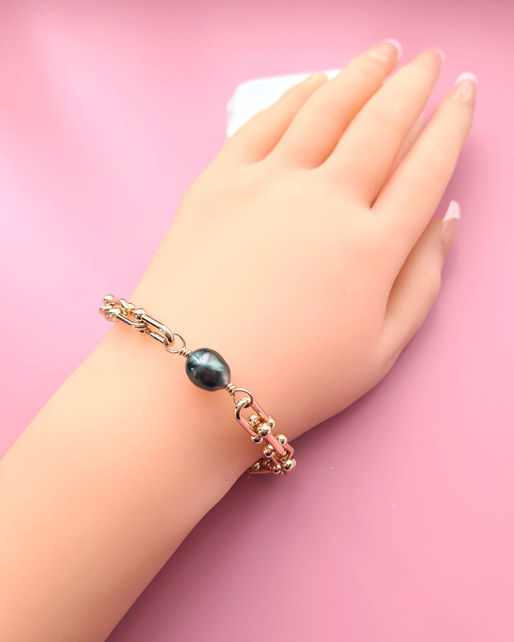 Tahitian Pearl Bracelet with Horseshoe Chunky Chain | Pearl Jewelry Singapore