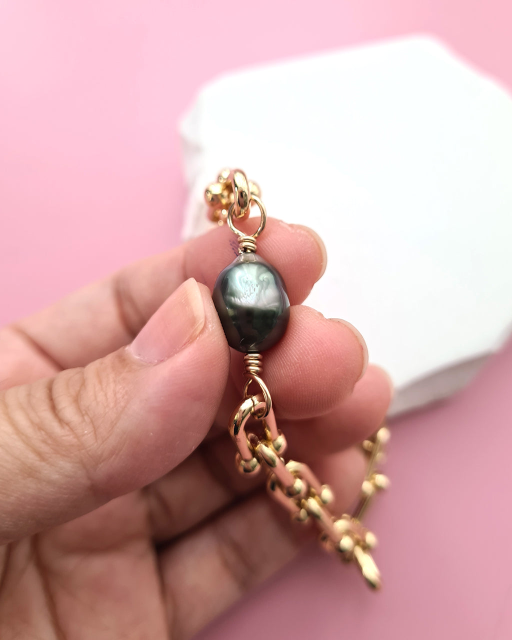 Tahitian Pearl Bracelet with Horseshoe Chunky Chain | Pearl Jewelry Singapore