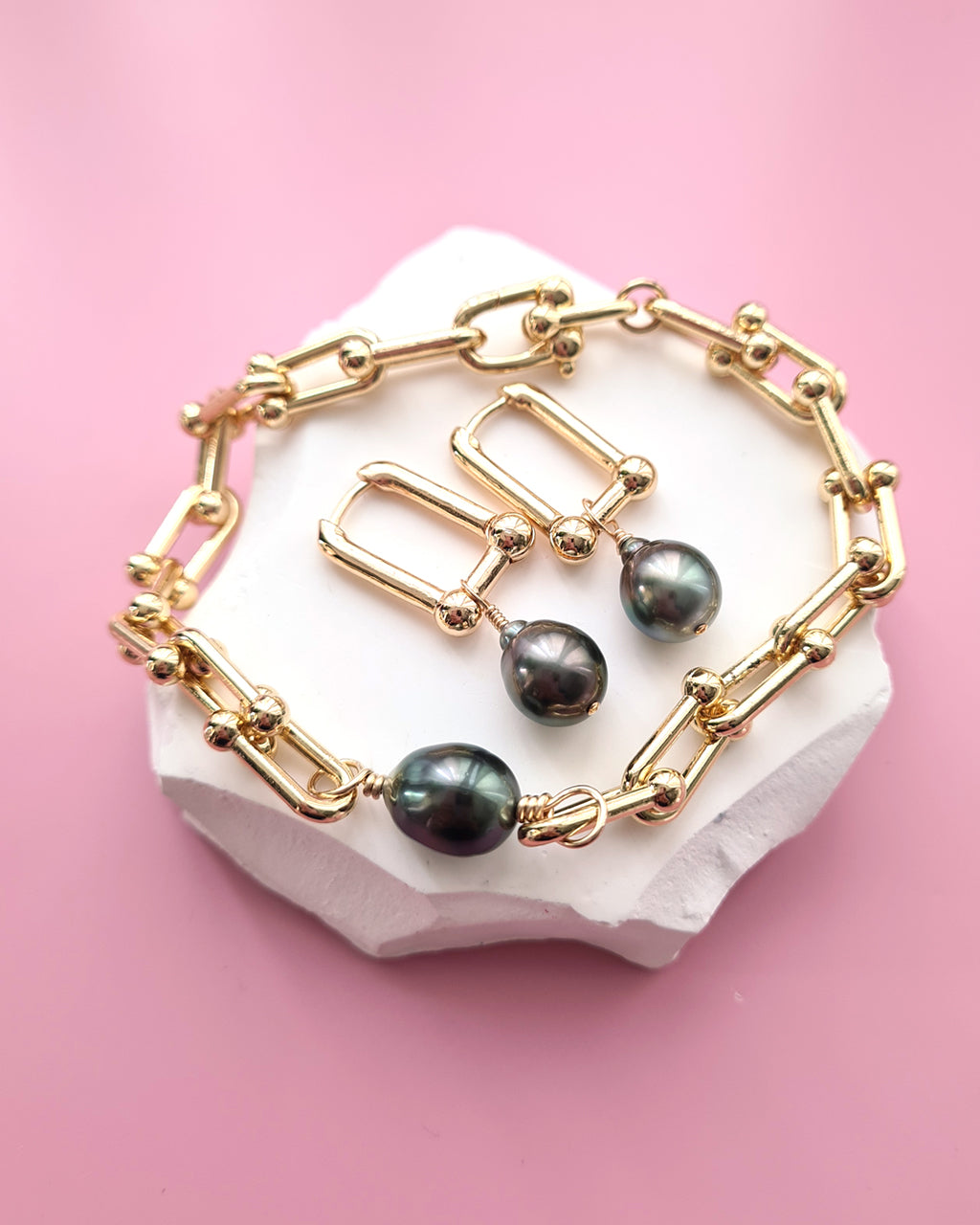 Tahitian Pearl Bracelet with Horseshoe Chunky Chain | Pearl Jewelry Singapore