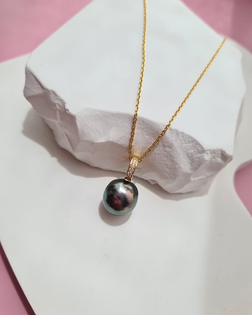 Tahitian Pearl Gold Pendant Necklace - 11mm+ Green with Pink Sheen