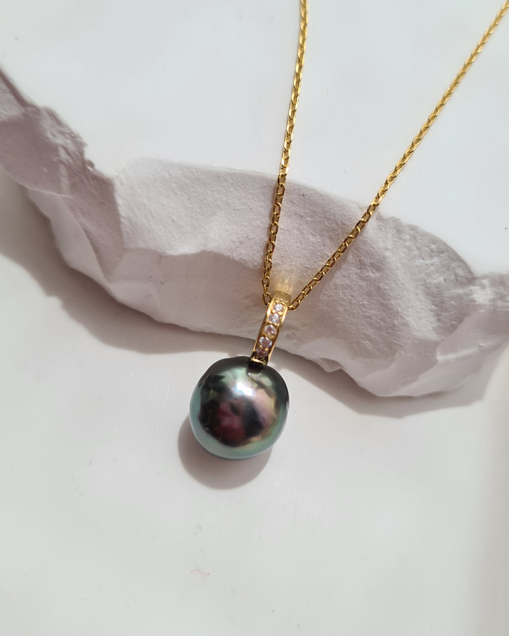 Tahitian Pearl Gold Pendant Necklace - 11mm+ Green with Pink Sheen