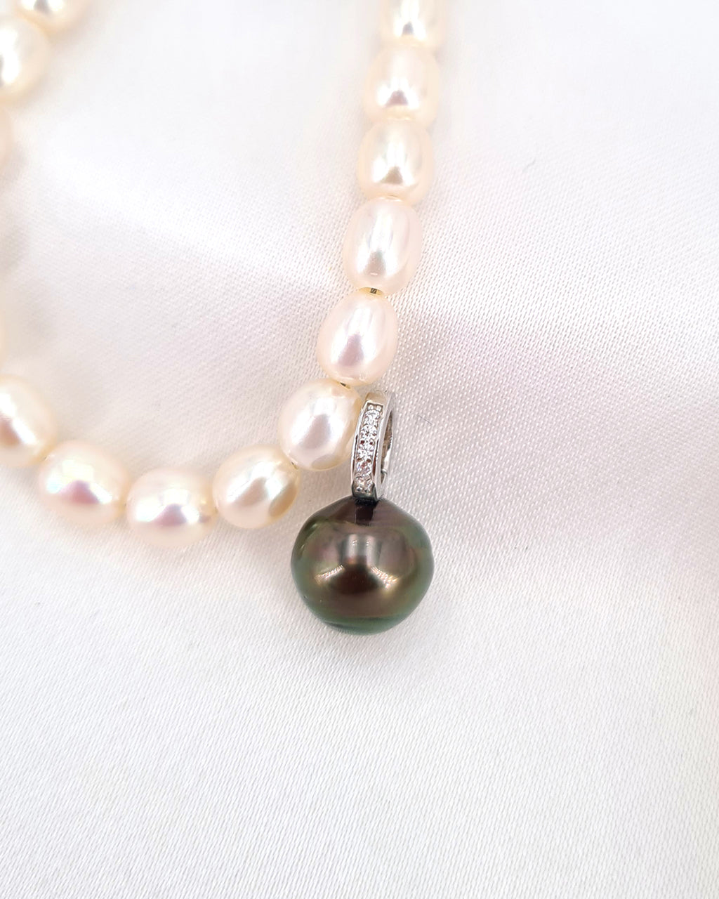 Chocolate pearl pendant store