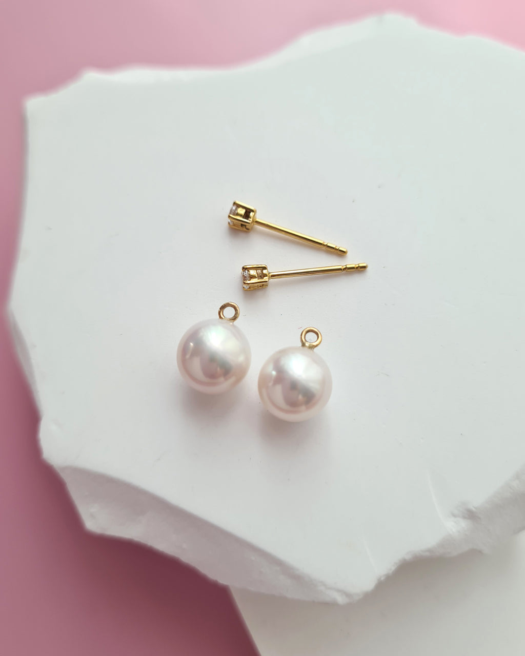 White Akoya Pearl 18k Stud Earrings with Pink Sheen 7.5mm