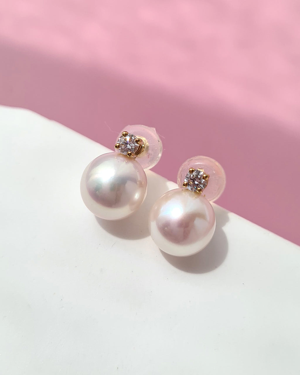 White Akoya Pearl 18k Stud Earrings with Pink Sheen 7.5mm