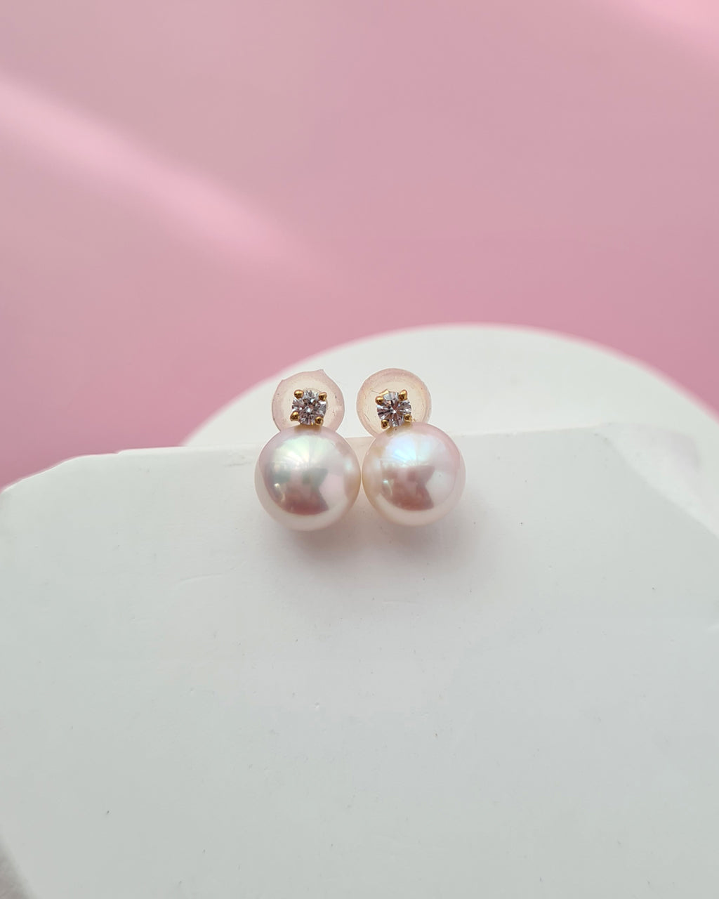 White Akoya Pearl 18k Stud Earrings with Pink Sheen 7.5mm