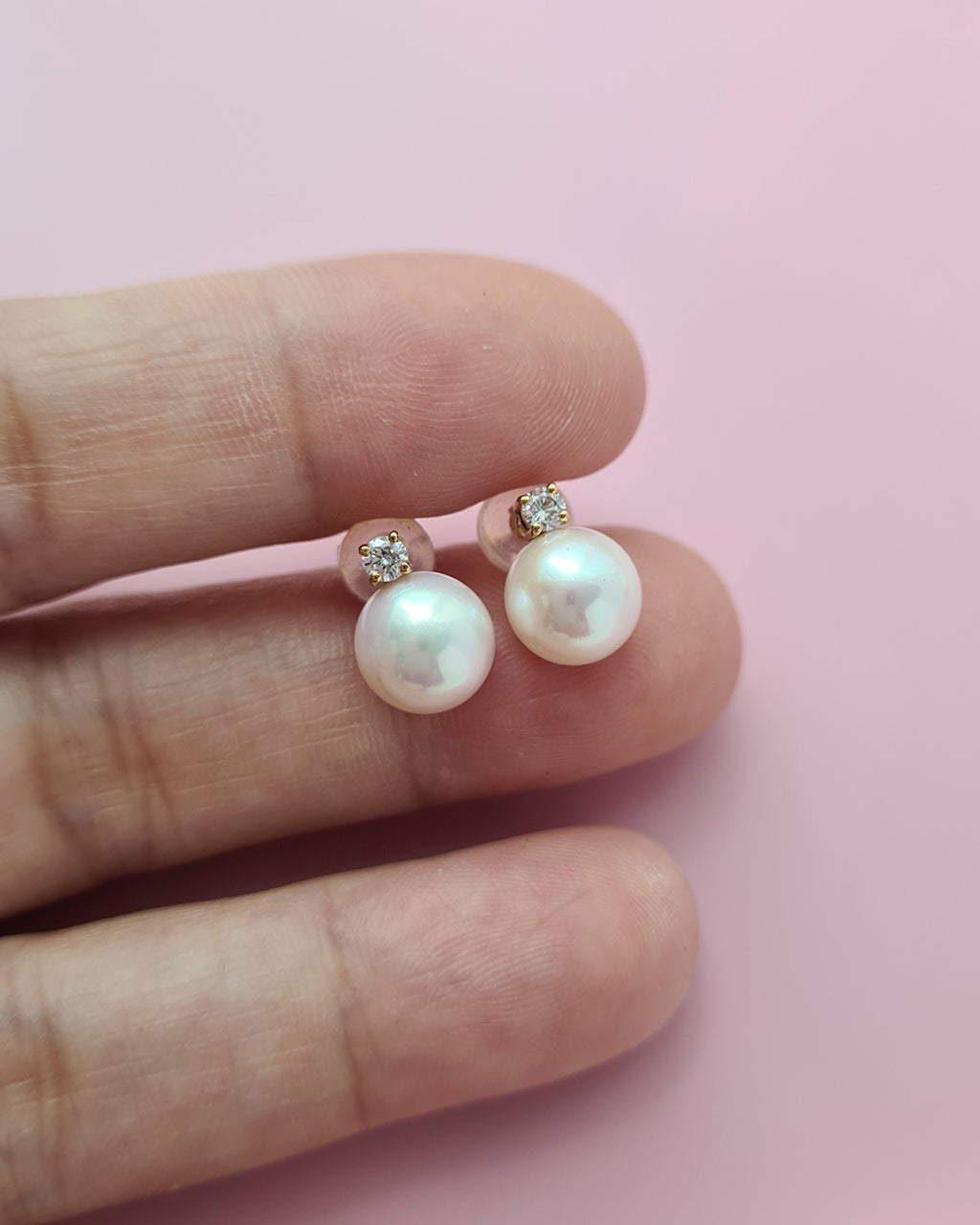 White Akoya Pearl 18k Stud Earrings with Pink Sheen 7.5mm