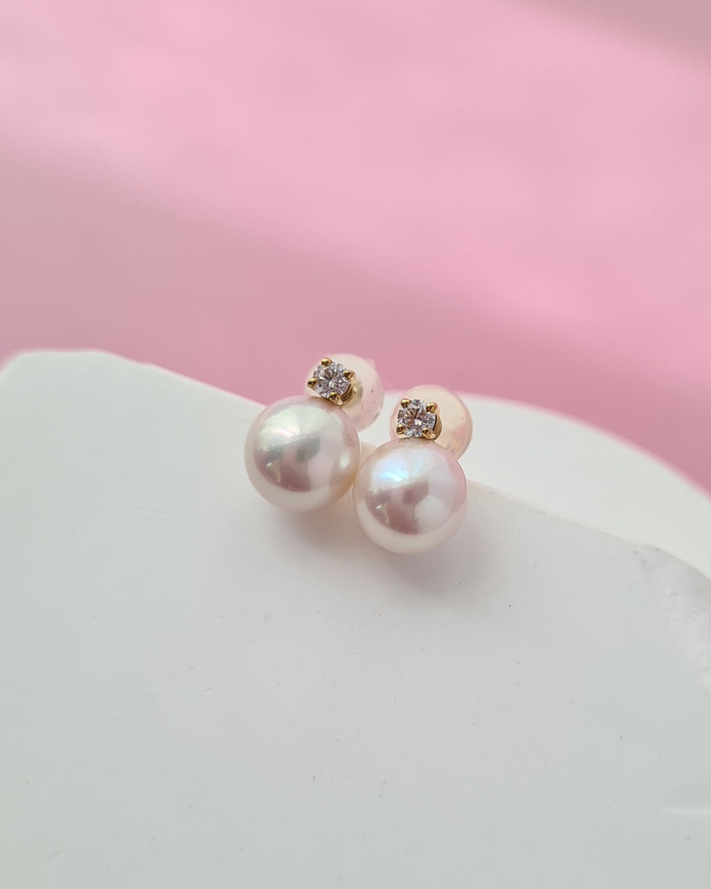 White Akoya Pearl 18k Stud Earrings with Pink Sheen 7.5mm