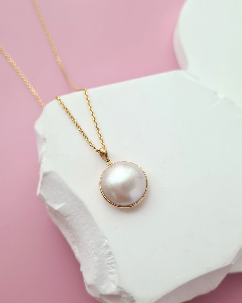 White Mabe Pearl Pendant Necklace 18k Gold Glitz And Love
